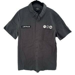 Airwalk short sleeve button down shirt charcoal grey men’s size medium NWT